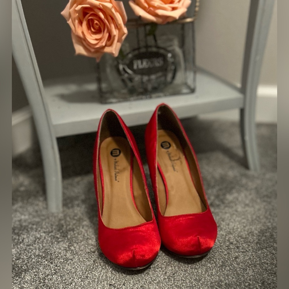 Gorgeous cherry red 3.5” inch heels size 7.5 by Michael Antonio - Picture 2 of 4